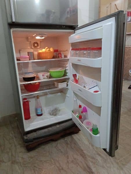 (Dawlance - H-Zone) (Full Size) 2-Door Refrigerator in Good Condition. 4