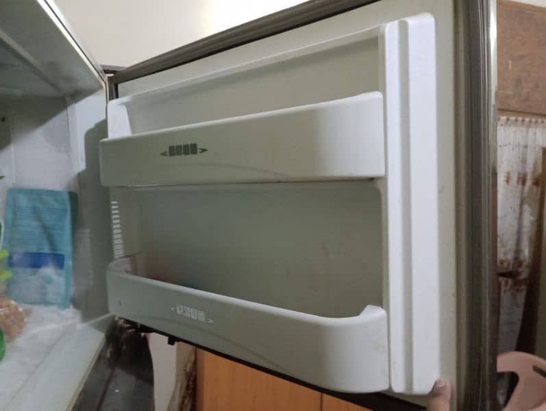 (Dawlance - H-Zone) (Full Size) 2-Door Refrigerator in Good Condition. 5