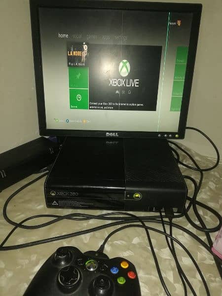 Xbox 360 Ultra Slim 10 by 10 condition with extra games original cds 10