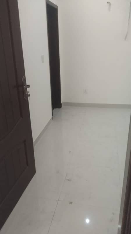 5 FLAT AVAILABLE FOR RENT 6