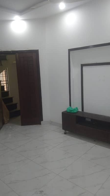 10 MARLA BRAND NEW UPPER PORTION AVAILABLE FOR RENT 4
