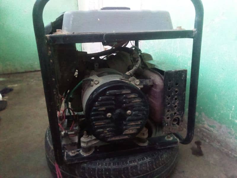 1kW generator for sale. 4