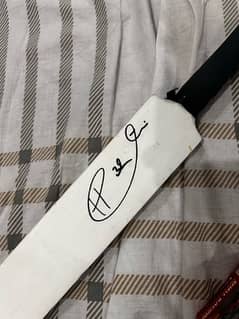 hassan Ali cricketer signature bat