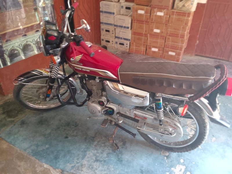 Honda 125s Special Edition 4