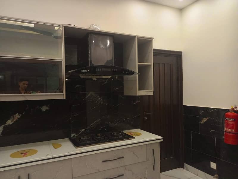 A Beautiful 1 Kanal Upper Portion Is Available For Rent In PHASE 6 DHA, Lahore. 5