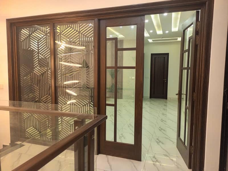 A Beautiful 1 Kanal Upper Portion Is Available For Rent In PHASE 6 DHA, Lahore. 11