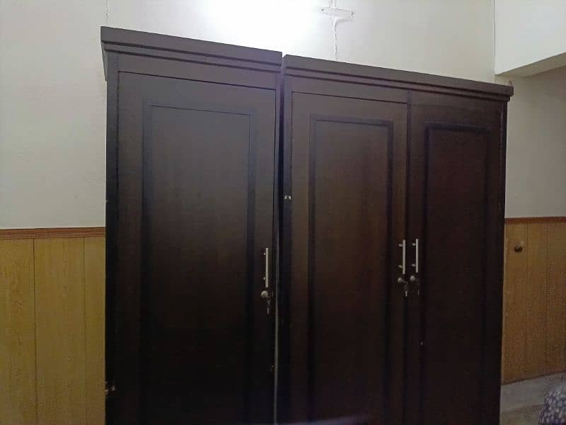 3 doors wooden Almari/Cupboard 1