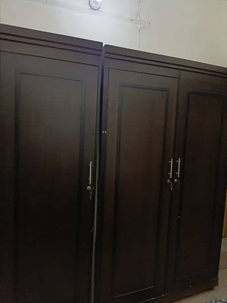 3 doors wooden Almari/Cupboard 2