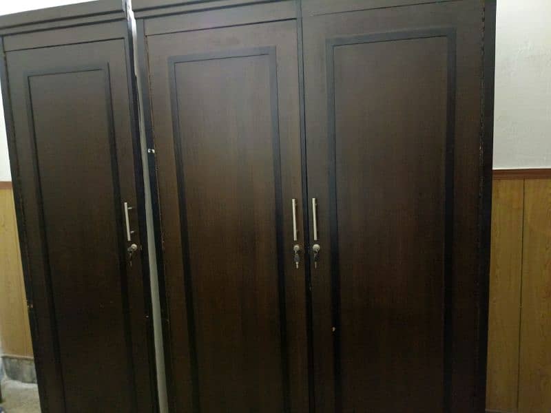 3 doors wooden Almari/Cupboard 3