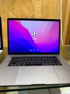 Apple Macbook pro 2017 15 inch 0