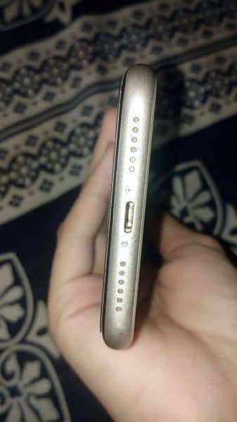 Iphone 11 Non PTA with Charger 5