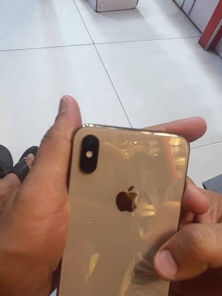 iPhone XS Max 6