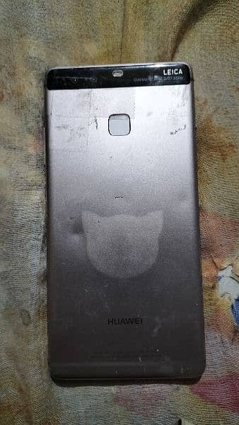 i am selling huawei P 9 mobile phone 3