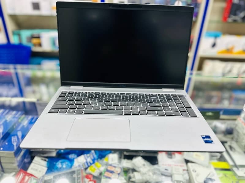 Dell Latitude 5530 Core i7 12Gen  Brand Original window 1