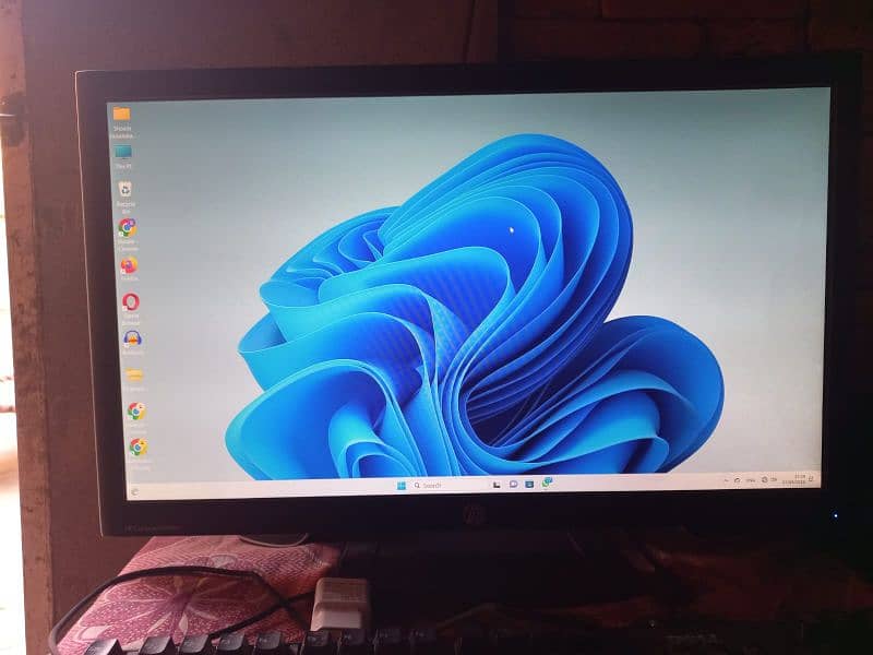 Hp desktop Pc and 24 inch Led 7