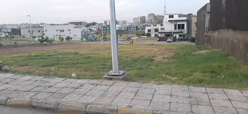 Bahria Town 10 Marla Plot for sale 0