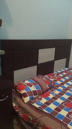10/10 condition furniture in good quality material in wooden