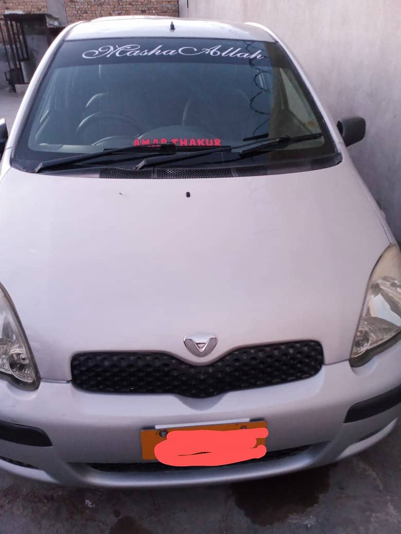 Vitz car for sall 2002 model reg year 2006 karachi number 4