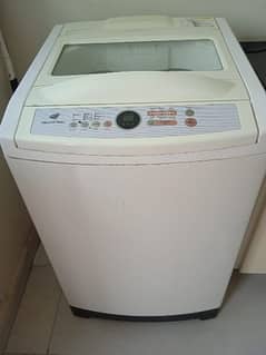 Washing machine fully automatic in good condition 0
