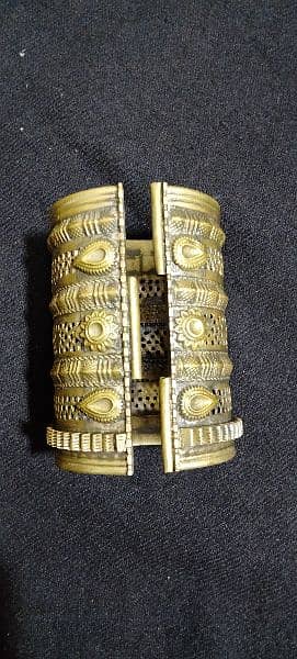 antique bracelate 0