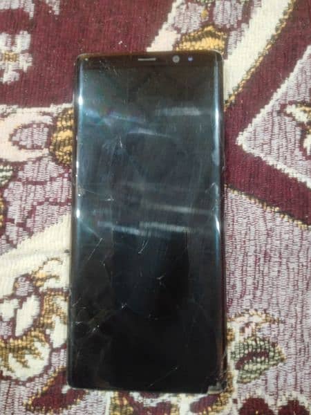 sumsung note 8 condition 7 by 10 screen scratch hai 4