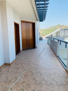 Penthouse for sale, 4000sqrft Marglah face, beautiful marglah hills view 0