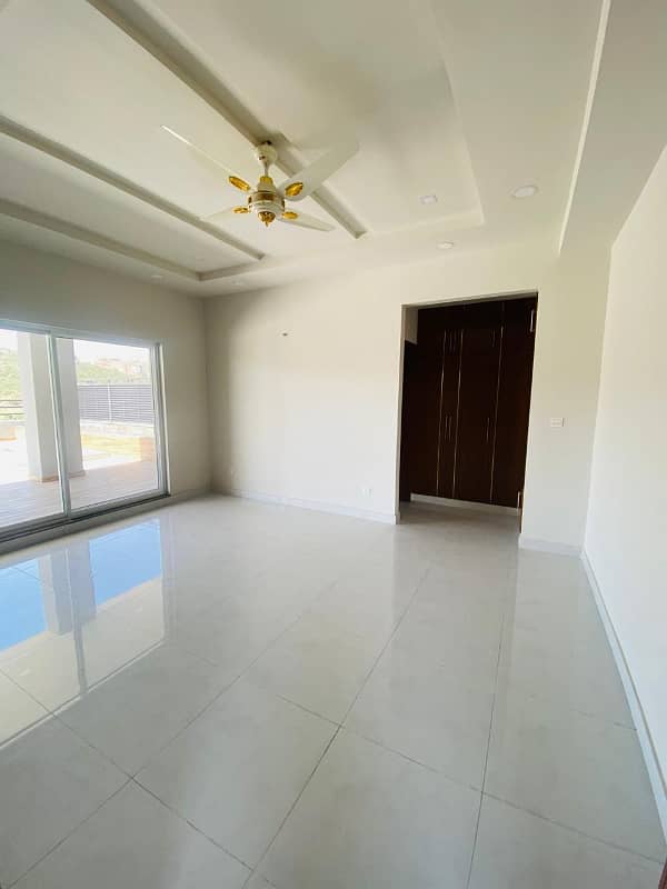 Penthouse for sale, 4000sqrft Marglah face, beautiful marglah hills view 14
