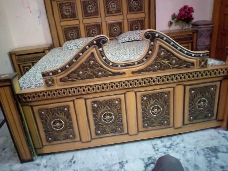 King Size Bed, Dressing in awesome Condition 5