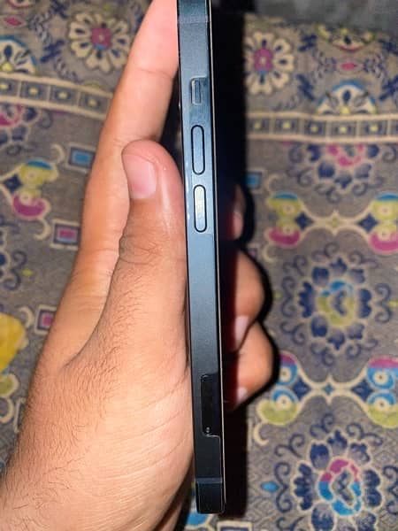 IPhone 13 jv 10/10 condition 4