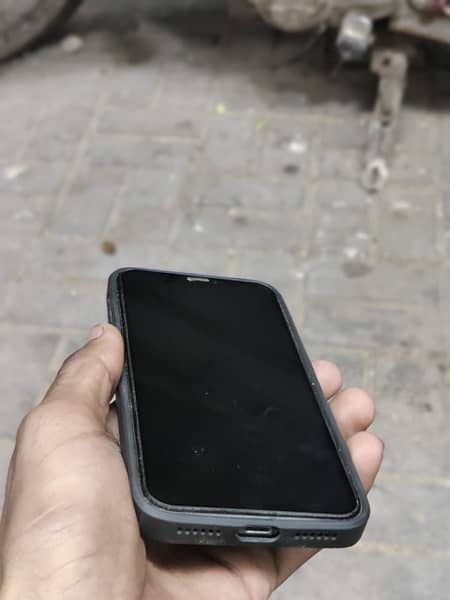 iphone 64 gb black color 4