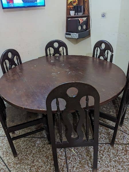 round shap dining table 2