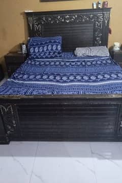 Bed with 02 side tables and dressing showcase