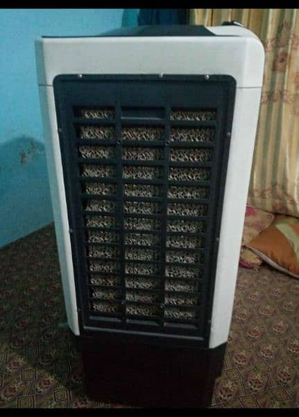 I'm selling my room air cooler 10/9 condition urjent sell need money 3