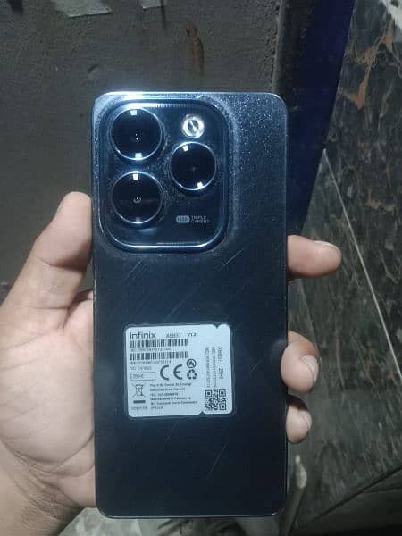 Mobile Infinix hot 40 pro only open box date 12.02. 2025 use 4