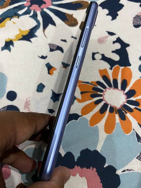 Realme C25s /4/128.1 hand use. 7