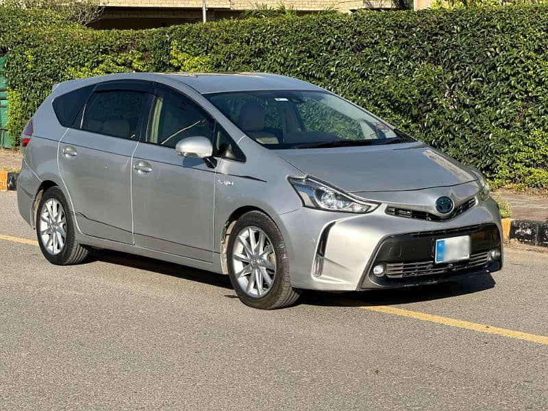 Toyota Prius Alpha 7seater 2015 10