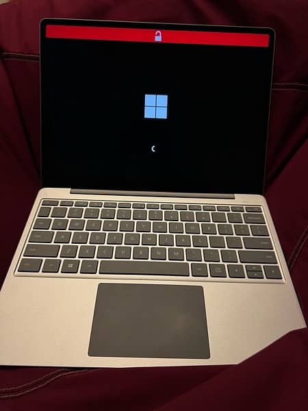 Microsoft Surface Laptop Go - Core i5 ‘ 10th Gen ‘ 4Gb/64GB SSD 3