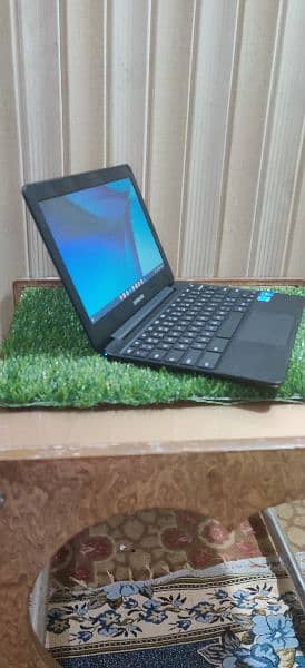 Samsung Chromebook 4gb 16gb 500c and 501c 6