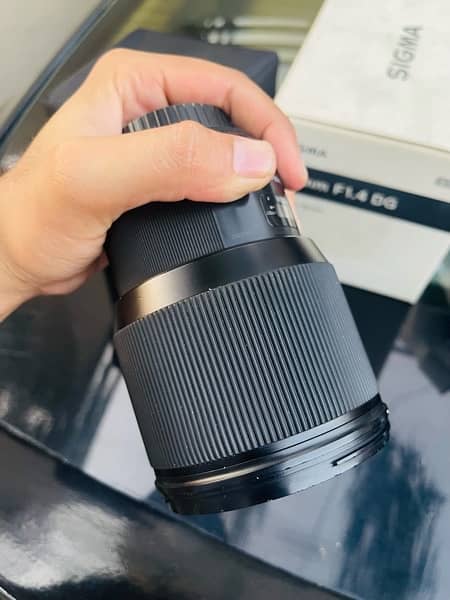 sigma 85mm f 1.4 Art lens for canon 2