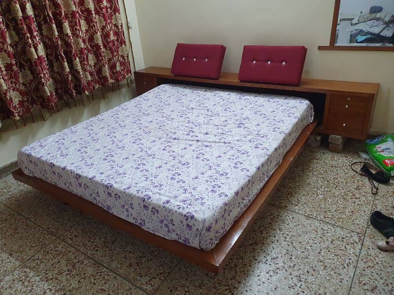 Handmade imported King Size Floating Bed with iron base. 2