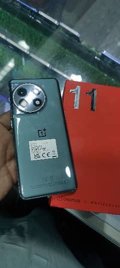 it's one plus 11 Jupiter rock 16/256 10/10 condition physical d