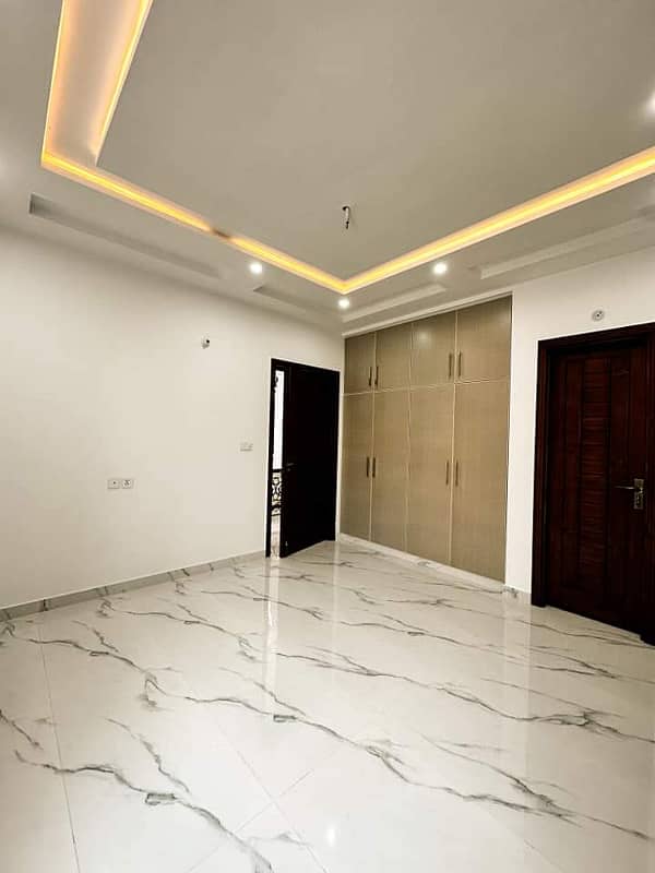 8 MARLA LUXURIOUS HOUSE FOR SALE CANAL ROAD SOCIETY FAISALABAD 5