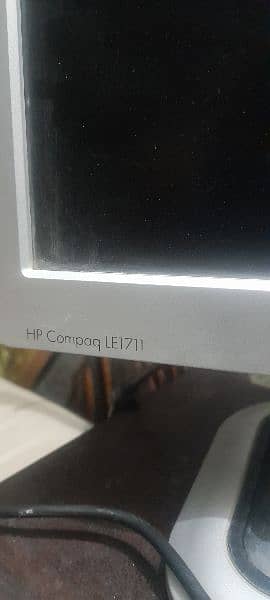 HP Compaq LE1711 1
