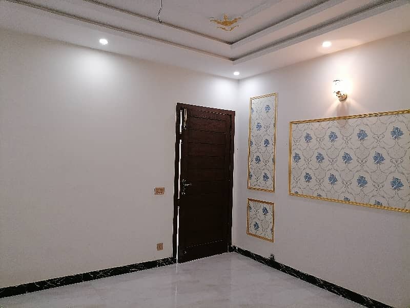 9.5 Marla 35 Front B/N Double Storey House Available For Sale Lahore 16