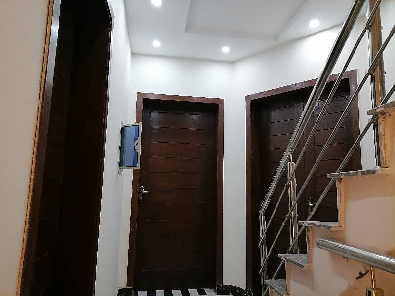 9.5 Marla 35 Front B/N Double Storey House Available For Sale Lahore 22