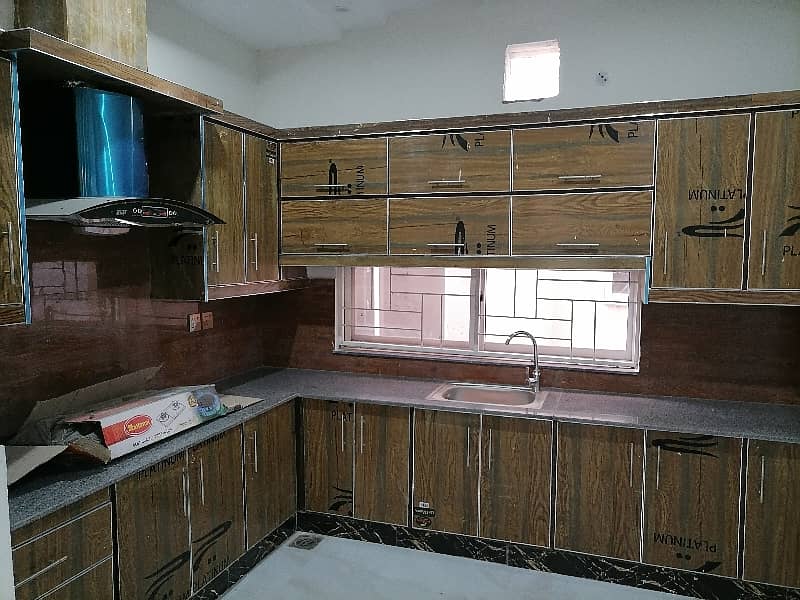 9.5 Marla 35 Front B/N Double Storey House Available For Sale Lahore 3
