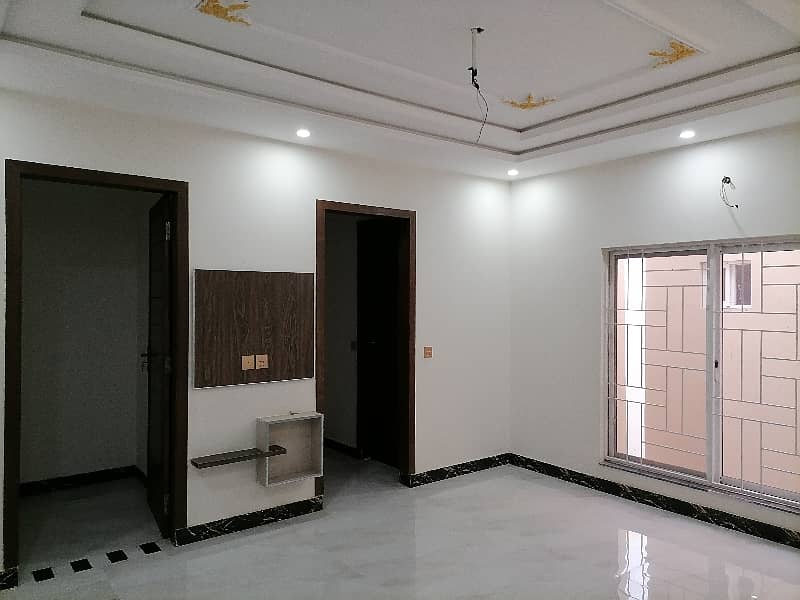 9.5 Marla 35 Front B/N Double Storey House Available For Sale Lahore 31