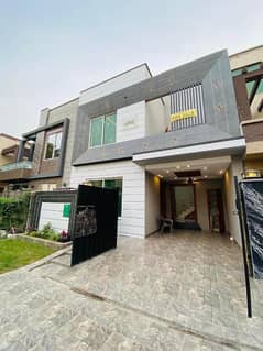 5 MARLA BRAND NEW LOWEST PRICE HOUSE FOR SALE IN SECTOR D BAHRIA TOWN LAHORE 0