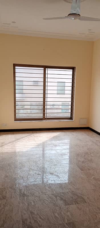 2 bed upper portion for rent e 11(original pic)/4 9