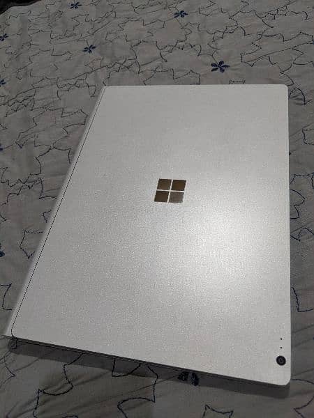 Microsoft Surface Book 0